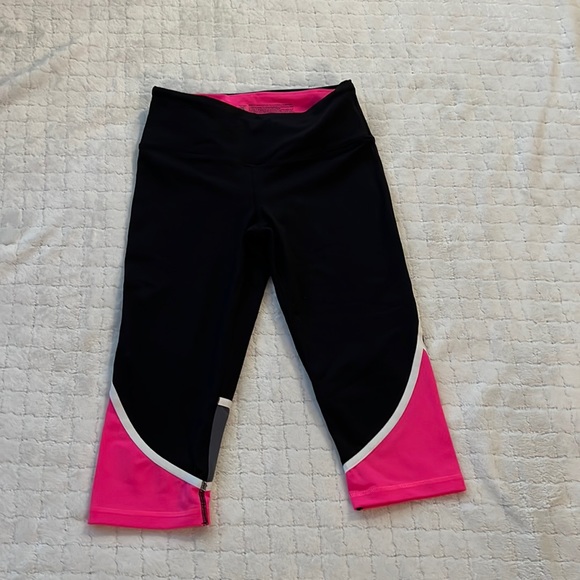 Victoria’s Secret Capri leggings - Picture 1 of 5